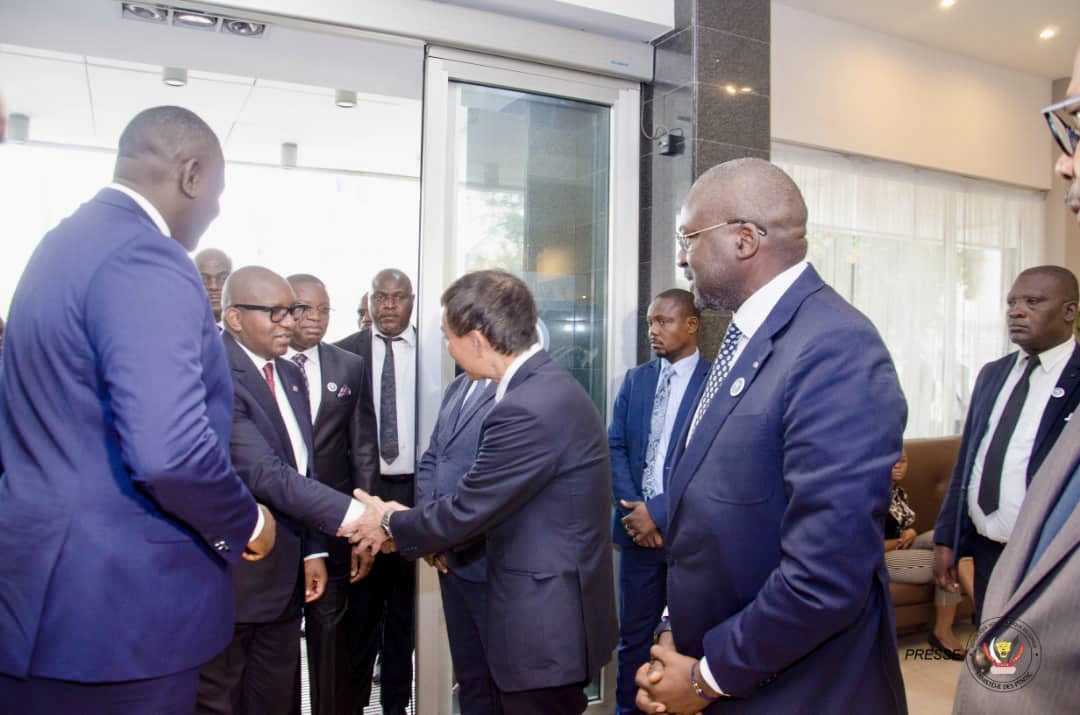 upu_onu's tweet photo. Le DG de l'UPU, M. Metoki, a eu le plaisir d'ouvrir la 40e session du CA de l'UPAP à Kinshasa. Le DG a remercié @papuafrica pour ses précieuses contributions au Plan de développement régional pour l'#Afrique 2022-2025 &amp; son engagement dans la transformation des postes africaines. https://t.co/zaQ38LIVZR