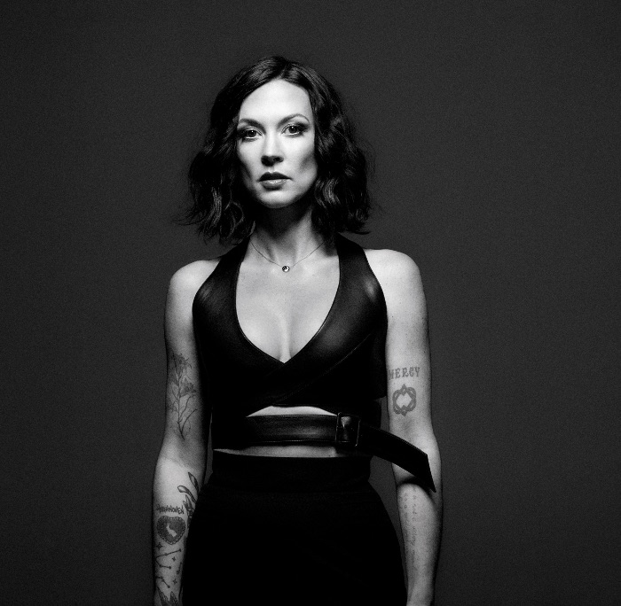stereogum's tweet photo. Hear @AmandaShires team up with @MarenMorris &amp; @JasonIsbell on the sad, stately new song "Empty Cups" https://t.co/dZcpOHaX9e https://t.co/Rb0koJn6LD