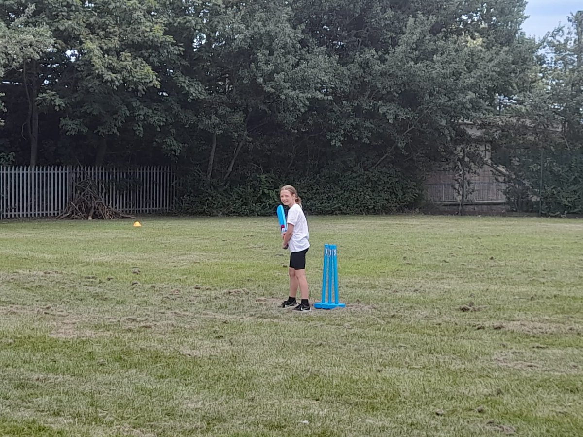 SkylarksHFS's tweet photo. What a fantastic effort from our cricket team today from @Class7HFS @Class5HFS @Class6HFS Thank you to @RegentFarmFirst and @LeeSterrySports for organising a wonderful experience for our children. #gosforthgetsgoing https://t.co/uN4Yvk1Jgv