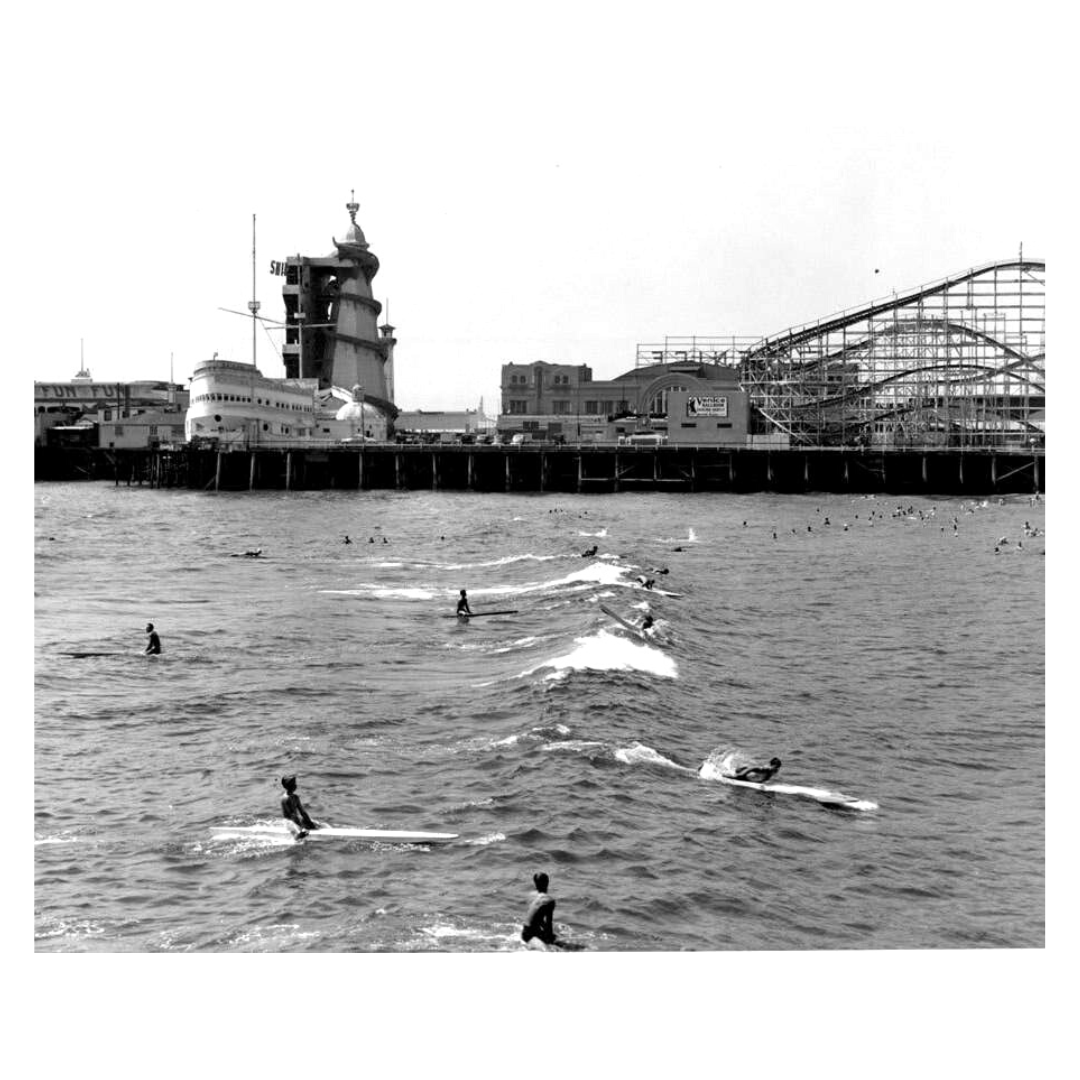 The original mecca for summertime fun, the Venice Pier (aka the Kinney Pier), with surfers in the foreground. Venice, 1930s ☀️