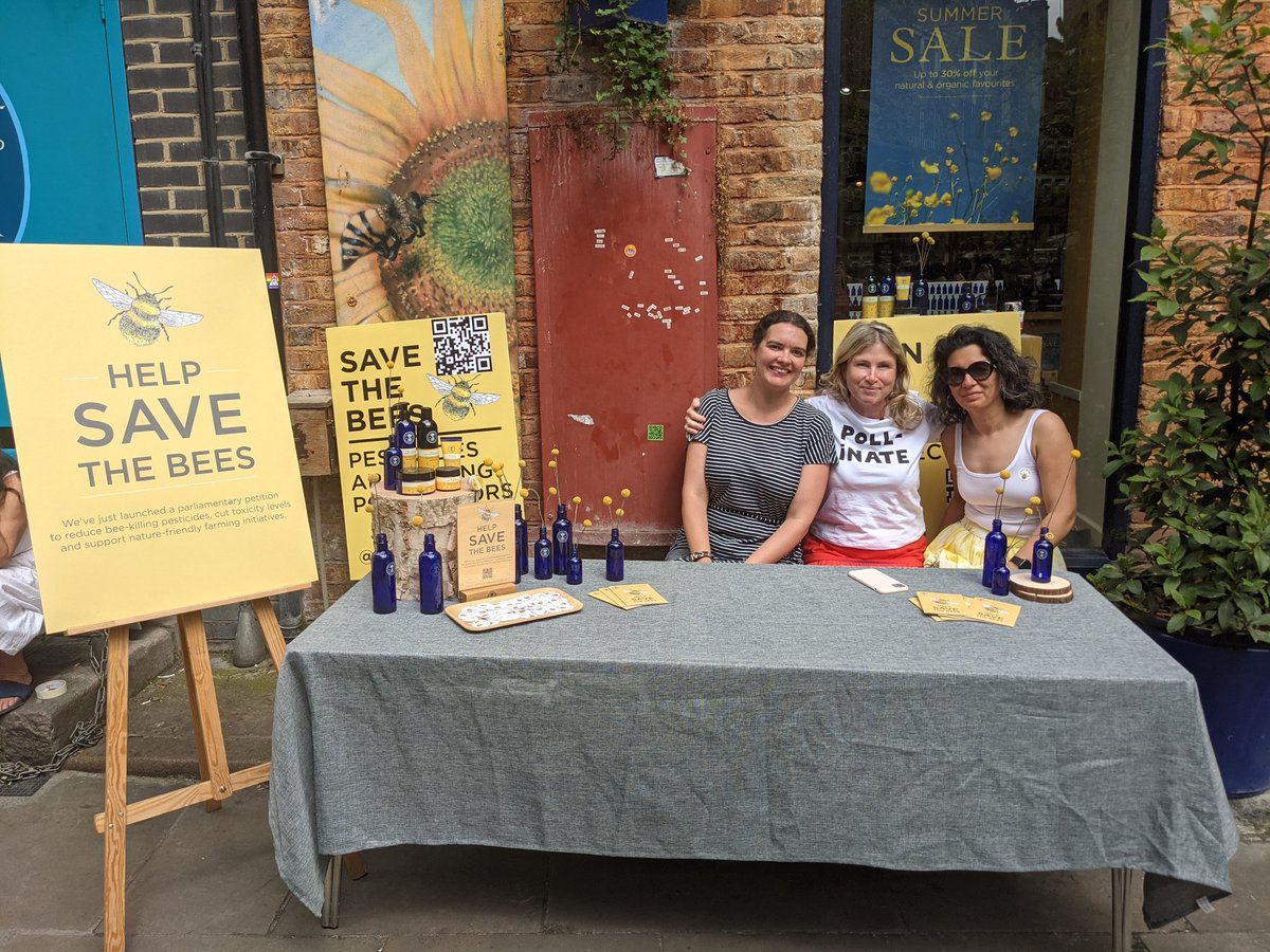 SheasyDaisy's tweet photo. 🐝So thrilled I was able to get along to Parliament Square with the @NYR_Official family to help launch the #StandByBees campaign and petition. Get all the info on this vital work here https://t.co/Mg4hRH2vIa and please sign the petition 🐝 https://t.co/mCvkWmvBfD