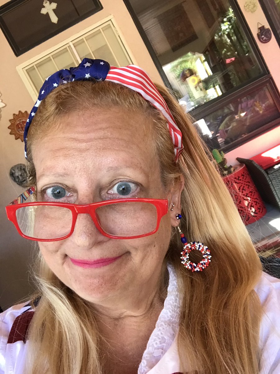 BevyWolfUSA's tweet photo. @46_deb @3catgone Miss Deb. I took this photo just for you
#RedCheaters 😂
Love you!!! 😘 https://t.co/tgxrK1hFx4