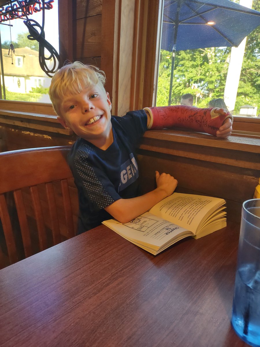JESBloodhounds's tweet photo. 5th grader, Philip, reads while waiting for food at a restaurant with his family! #JESReads https://t.co/TnyOwyjVEO