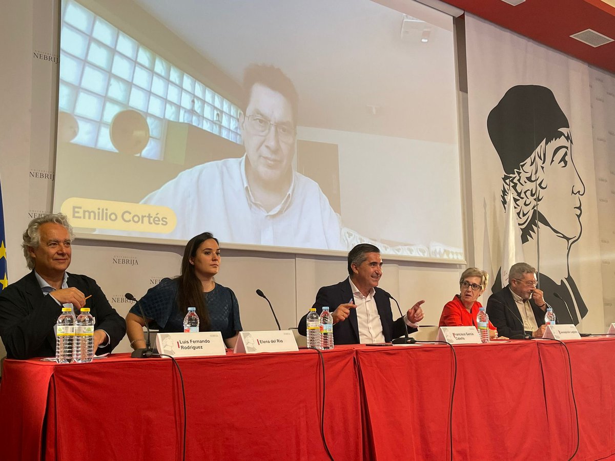 frangcabello's tweet photo. Hoy Segundo día #escuelaverano @ForoRRHH @Nebrija con @EY_Spain @RecruitErasmus @DKVSeguros @openhr_soft @Fundmashumano Sesión de mañana apasionante sobre “comunicación interna y comunicacion” y esta trade con #Chistine Loos directora de @Stimulus_es y experta en salud/HR https://t.co/IbsHsx99Ra