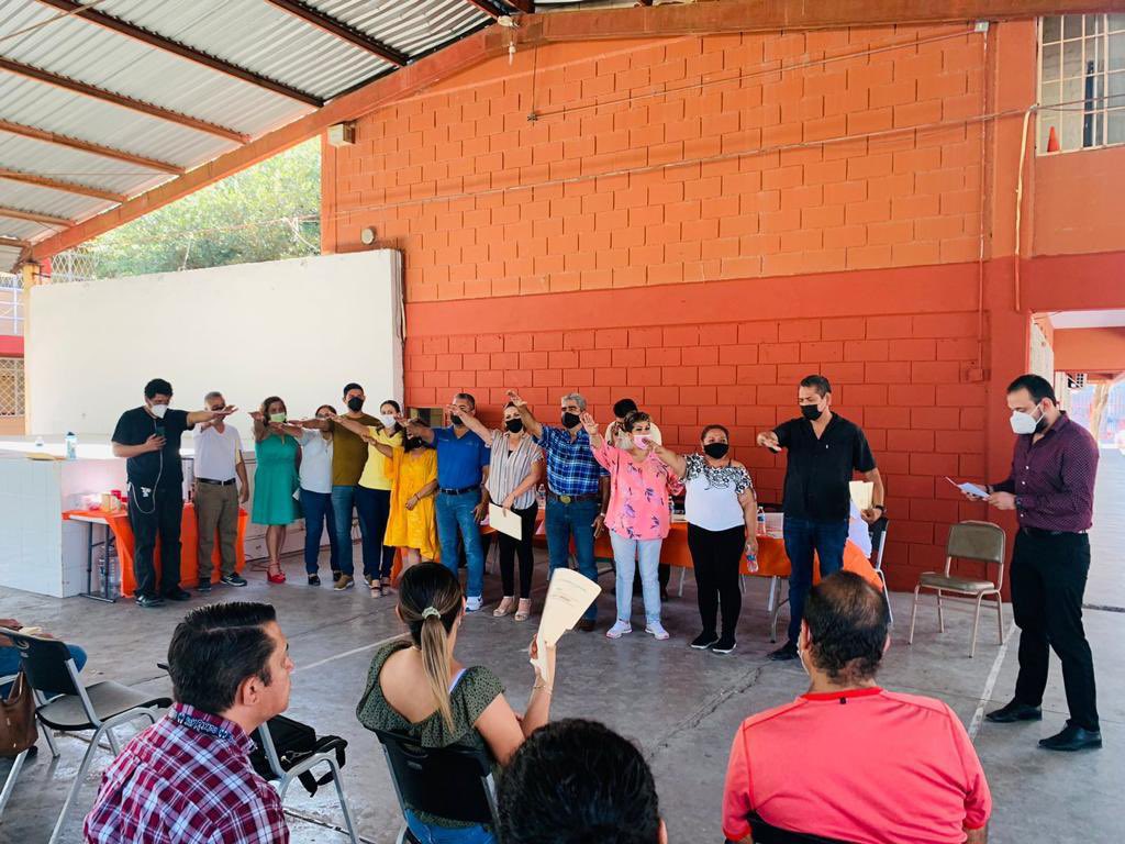 SNTE21's tweet photo. la #DII171, #DII108, #DII124, #DII106 y los #CT262, #CT314, #CT27, #CT62 y #CT266 de los niveles de Secundarias Técnicas y Generales, eligieron como Representantes Sindicales a los Profesores Luis Ángel Zambrano Cortés, Jesús Heriberto Villarreal de la Cruz, Víctor Bolaños Solís, https://t.co/VdAAV50CVA