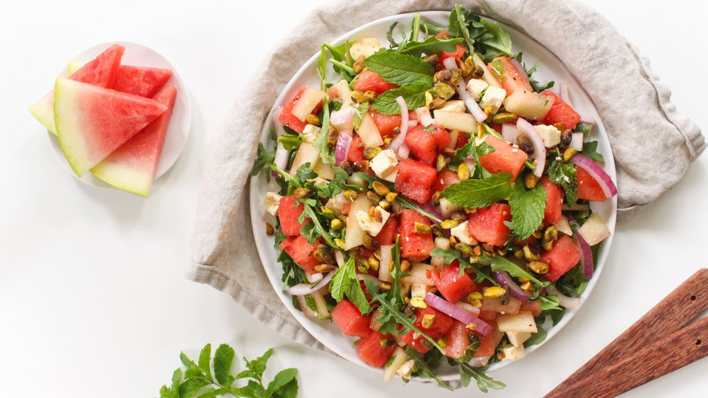 Ever tried watermelon rind? Give using the whole watermelon a shot with this refreshing Watermelon Rind Salad with Feta: fannetasticfood.com/feta-watermelo…

#sponsored #watermelon @watermelonboard