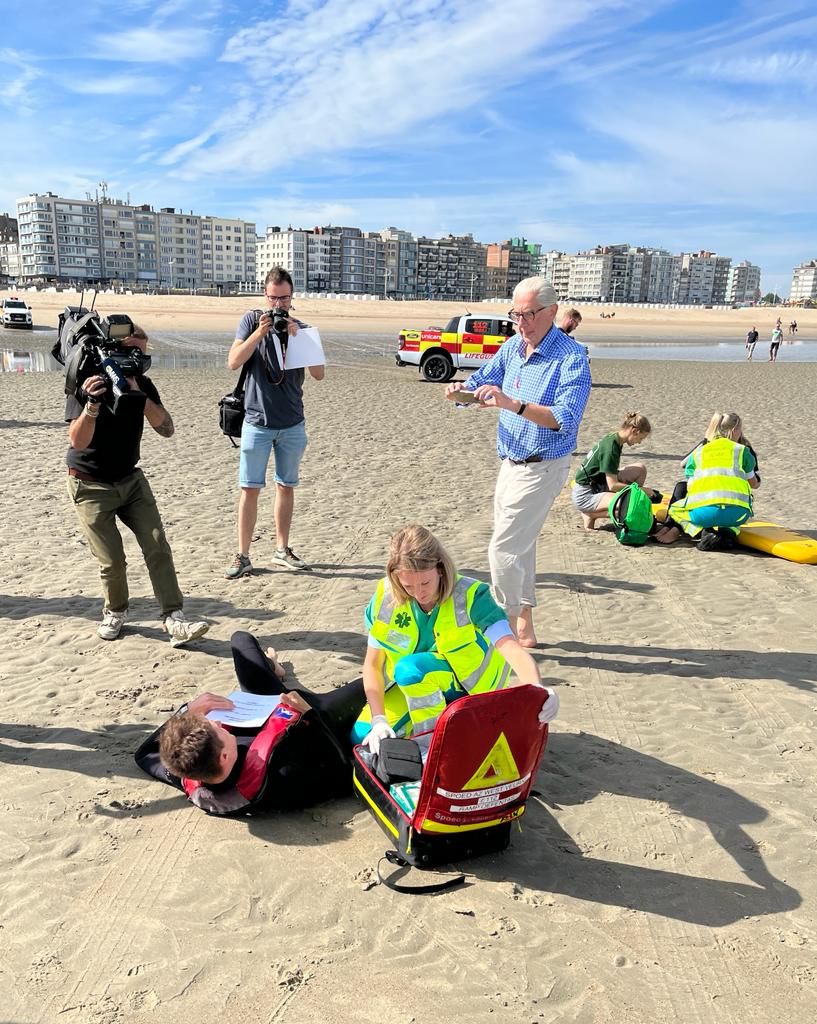 agentschapMDK's tweet photo. Op het strand van @gem_Koksijde organiseerde @crisisWVL een grootschalige oefening voor de #afsprakenregelingdrenkelingen ๐ Alle partners op het land, te water en in de lucht zetten hun beste beentje voor! Samen ๐ช๐ป in hulpverlening!
#SAR #mrccoostende #mdkinbeeld https://t.co/yrNhkHd0PH