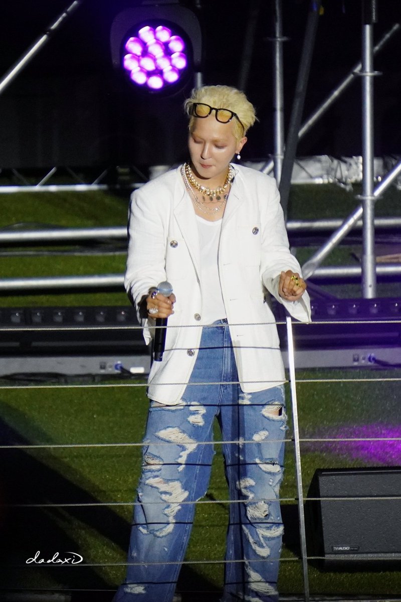dadaxi9898's tweet photo. #WINNER #MINO #송민호 #HOLIDAY #HOLIDAY_IN_THE_CITY https://t.co/f3cqYUGAvF