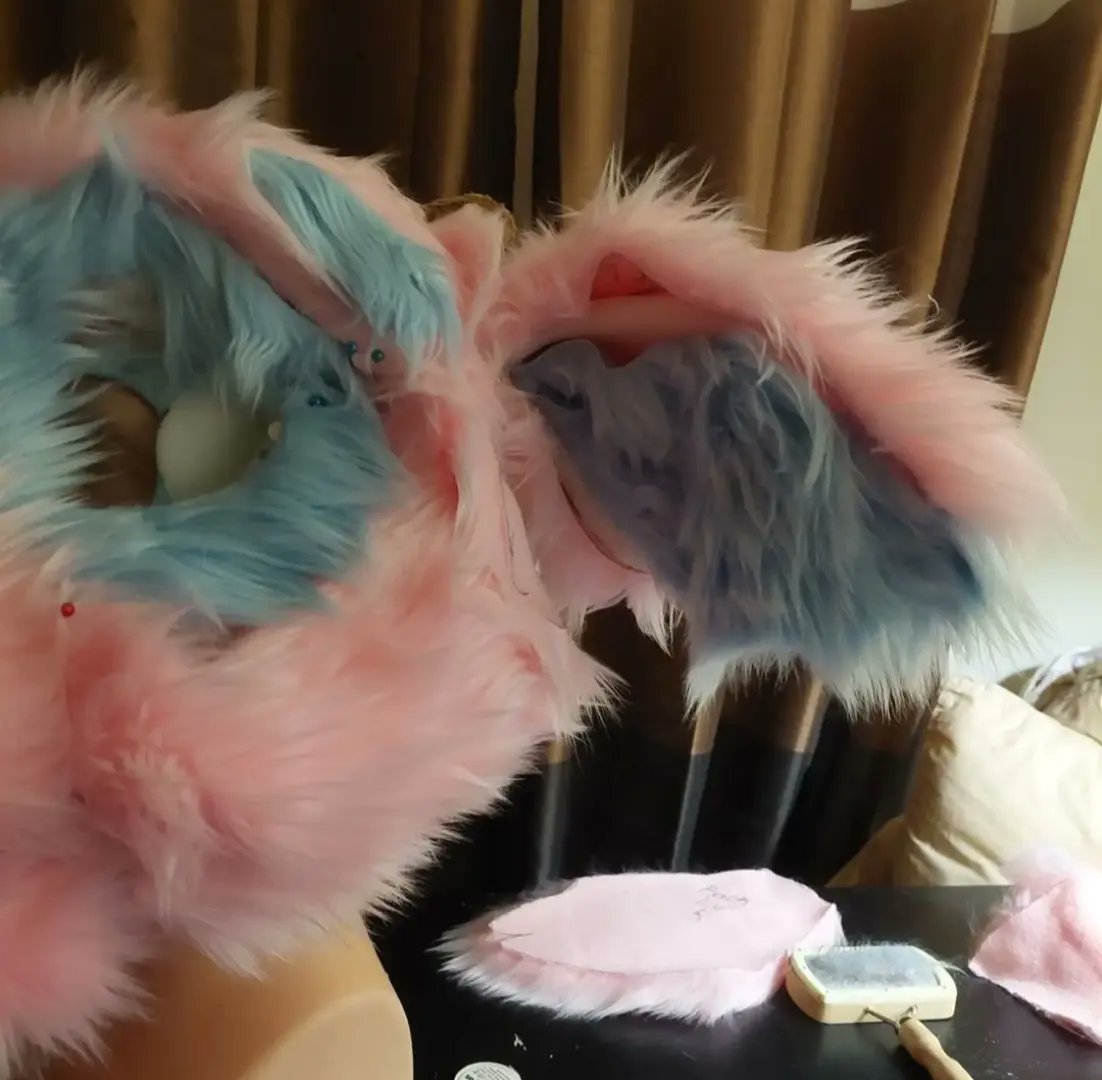prehistoricWS's tweet photo. Fur is cut and pinned!
This man had been due for a face for almost a year!! (Personal/partners suit)
.
.
.
#furry #fursuit #fursuitmaker #fursuiter #fursuiting #furryfandom #deerfursuit #fursuitbase #fursuithead #fursuitpartial #fursuitwip #prehistoricworkshop #wip https://t.co/nyvYDKDd8S
