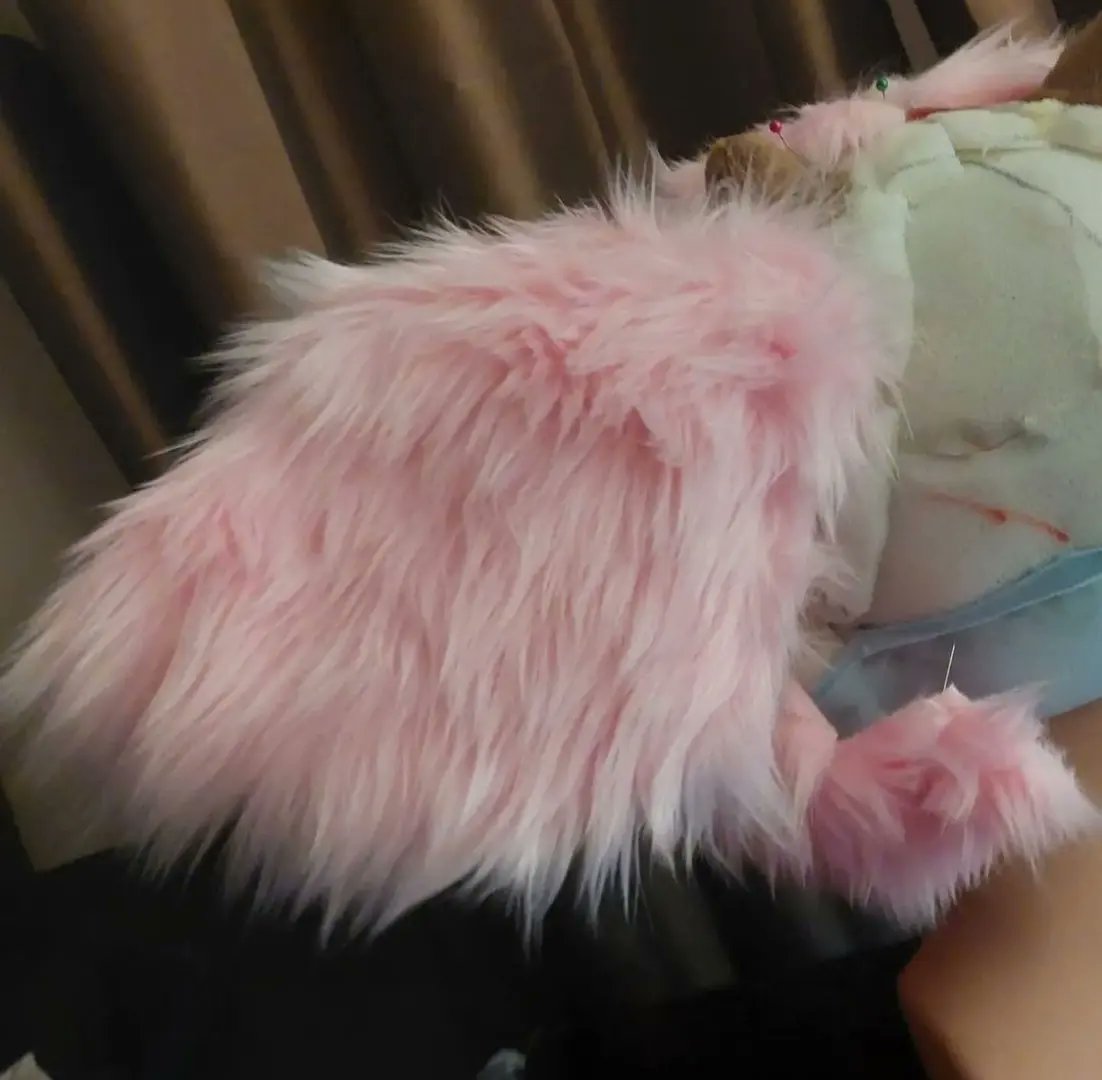 prehistoricWS's tweet photo. Fur is cut and pinned!
This man had been due for a face for almost a year!! (Personal/partners suit)
.
.
.
#furry #fursuit #fursuitmaker #fursuiter #fursuiting #furryfandom #deerfursuit #fursuitbase #fursuithead #fursuitpartial #fursuitwip #prehistoricworkshop #wip https://t.co/nyvYDKDd8S