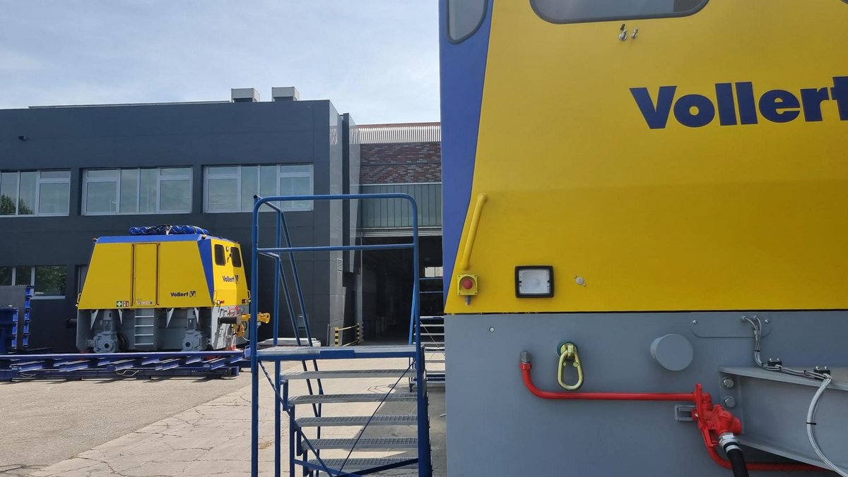 vollert_hds's tweet photo. Caution: Heavy transport. In the last days and weeks we had some heavyweights in shipping to our worldwide customers. Have a glimpse!
#heavytransport #designedbyVollert #onthewaytoourcustomers #madeingermany #vollert #engineeringyoursuccess https://t.co/sjkOZWwx8a