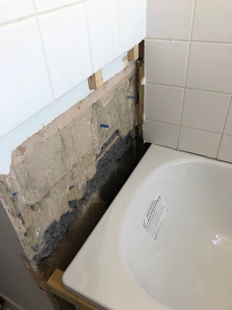 daniel_lee_uk's tweet photo. .@morgansindall @morgansindallps @CityWestminster my mother-in-law who is 75 and her husband that is 85 been left with this mess for a week. Our daughter also cut herself on the old bath and she ended up with an infection. It’s a disgrace. Please contact me urgently.#legalaction https://t.co/9FM8wpjnhV