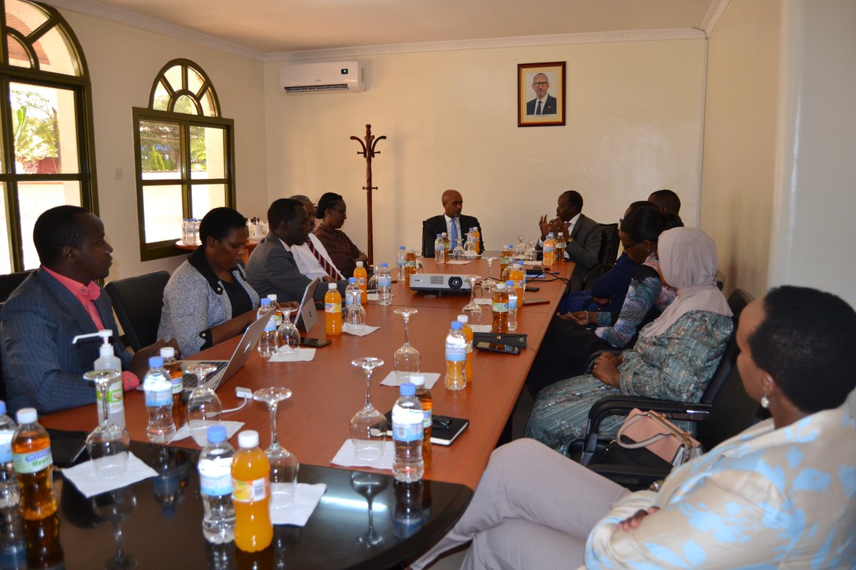 Rwanda_Bar's tweet photo. The Minister of Justice and Attorney General, Dr. Emmanuel UGIRASHEBUJA @eugirashebuja1 paid a visit  to Rwanda Bar and had a fruitful discussions with RBA President @Moisenkunda  and the Governing council on various areas of cooperation. i.e legal aid, Legal awareness etc... https://t.co/FOmZjMLilf