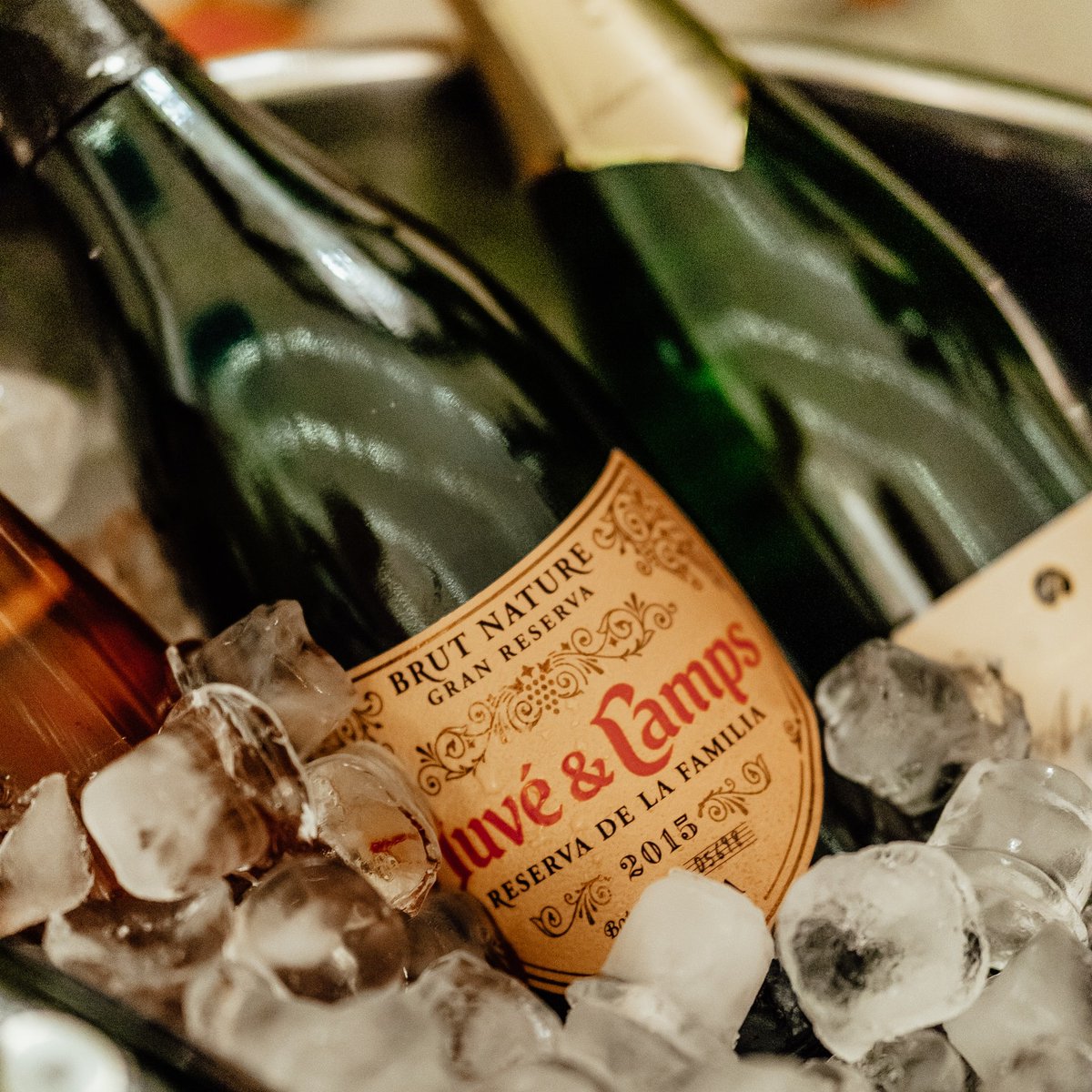 itawineacademy's tweet photo. Did you know that today is #InternationalCavaDay? ๐ฅ #Cava is a traditional method sparkling wine of Denominaciรณn de Origen status from Spain. ๐ What do you think about Cava? #WSET #WSETstudent #wineeducation @steviekim222 @ItalianWineBook @itawinepodcast https://t.co/NLw1XjUZHV