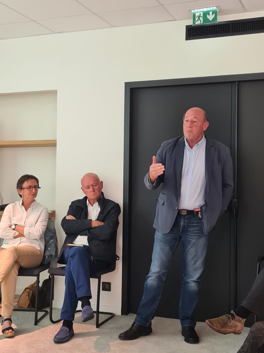 LoudeacCmb's tweet image. COMUT de LOUDEAC : présentation du territoire par les Administrateurs des CCM, évolution de l&apos;assurance emprunteur &amp;amp; intervention de @Julien_Carmona_  sur les actualités @cmarkea et du @CMBretagne  #simplicité #proximité @CreditDd22  @FRBernicot