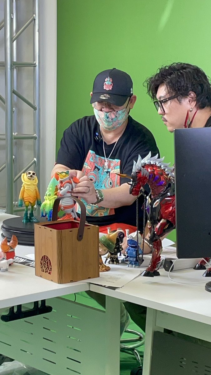 ARCTONG's tweet photo. LIVE ARCTONG toy show !
https://t.co/7XL5LJXl4j https://t.co/gcTZs6vZRJ