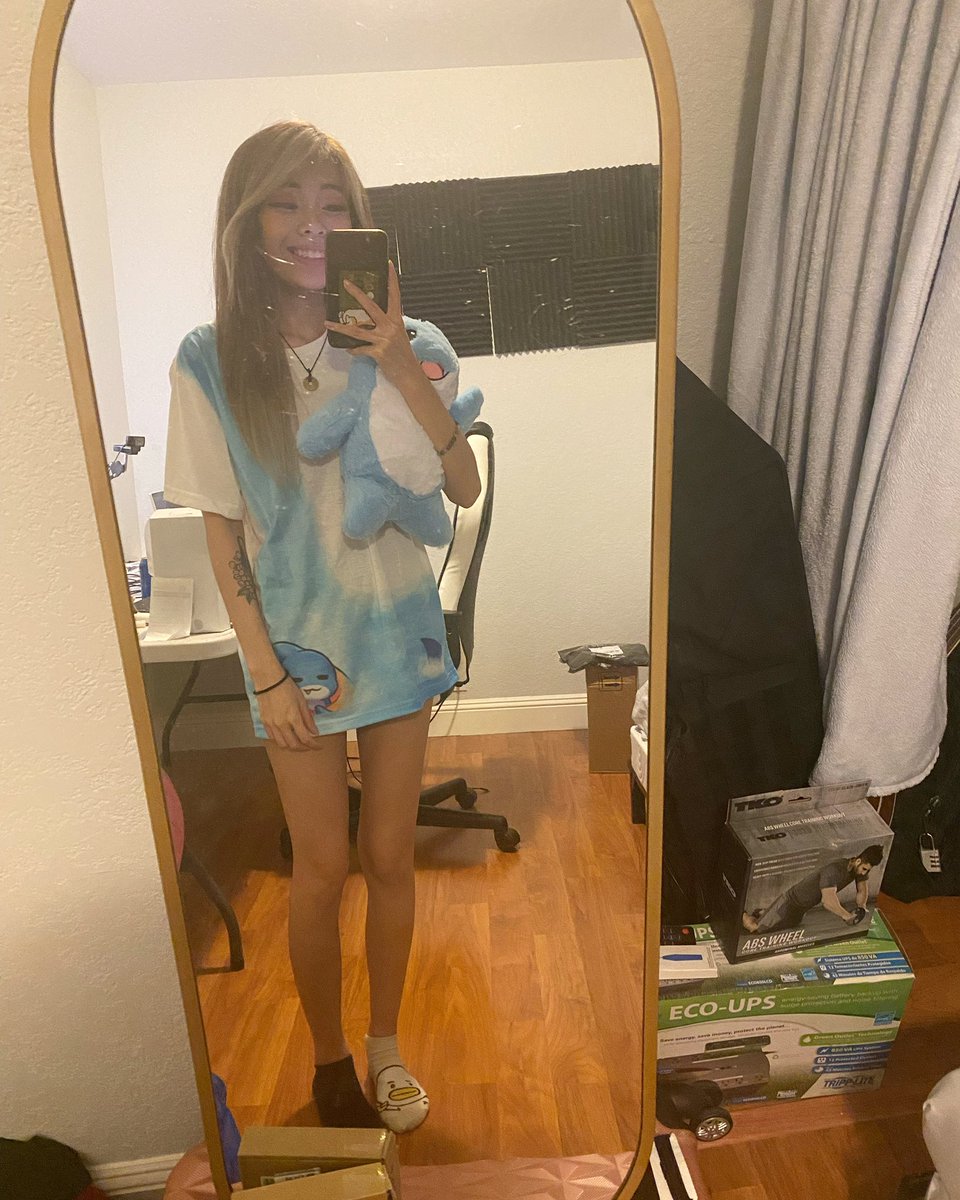 thanks <a href="/sophiaplaystft/">Sophia 🕰</a> for hooking me up with shark plushie and <a href="/AgonTFT/">Agon</a> for throwing in the extra shirt plus stickers, it’s all so so cute 😭💚💚 TYSM again <a href="/AgonTFT/">Agon</a> ^^