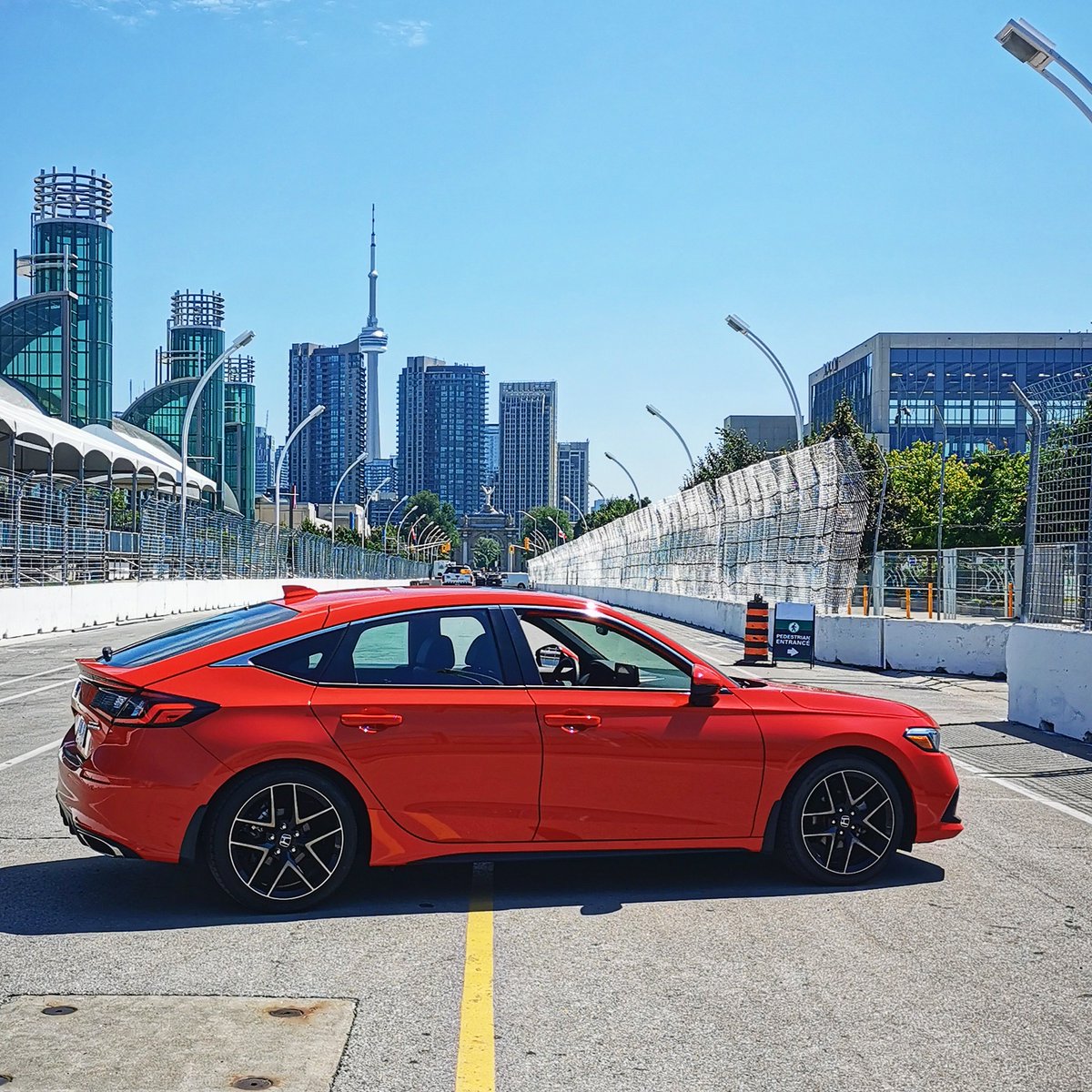 DailyDriver24's tweet image. Getting ready for the Honda Indy this Friday in this beautiful #2022hondacivic 5Dr Sport Touring.

#honda #hondacivic   #hondaindy #toronto #civicnation #summer #red #photography #photo #photoshoot #photomarketing #photooftheday #photographer #marketing @HondaCanada @hondaindy