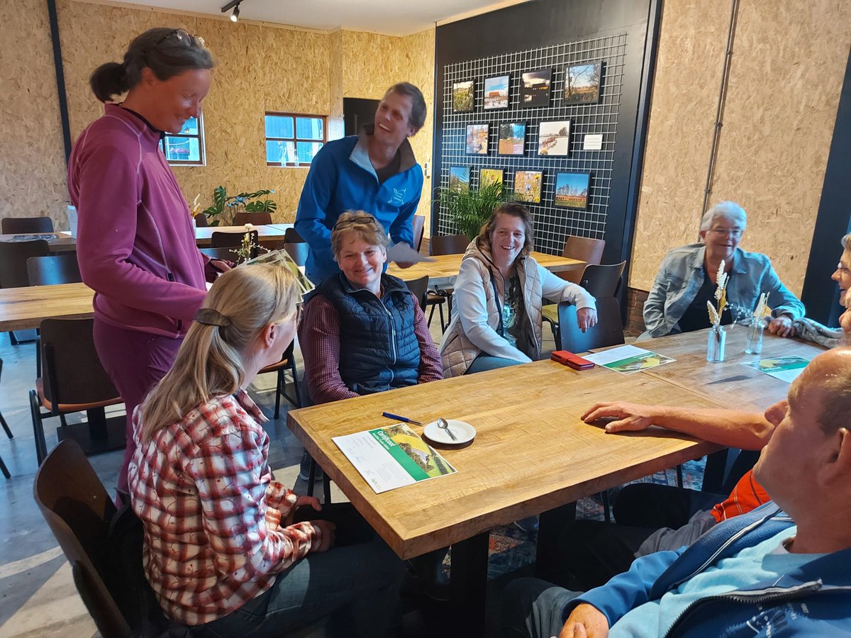 VerenigingNFW's tweet photo. Gisteravond een leuk en inspirerend weerzien met de deelnemers van de cursus Gastheer van het Landschap NFW van 2019 bij 'Om de Dobben'. Cursusleider Pyke Kroes en NFW-bestuurslid Pier Jan Boersma ondertekenden de certificaten die de deelnemers nog tegoed hadden. https://t.co/Bqxboic2iS