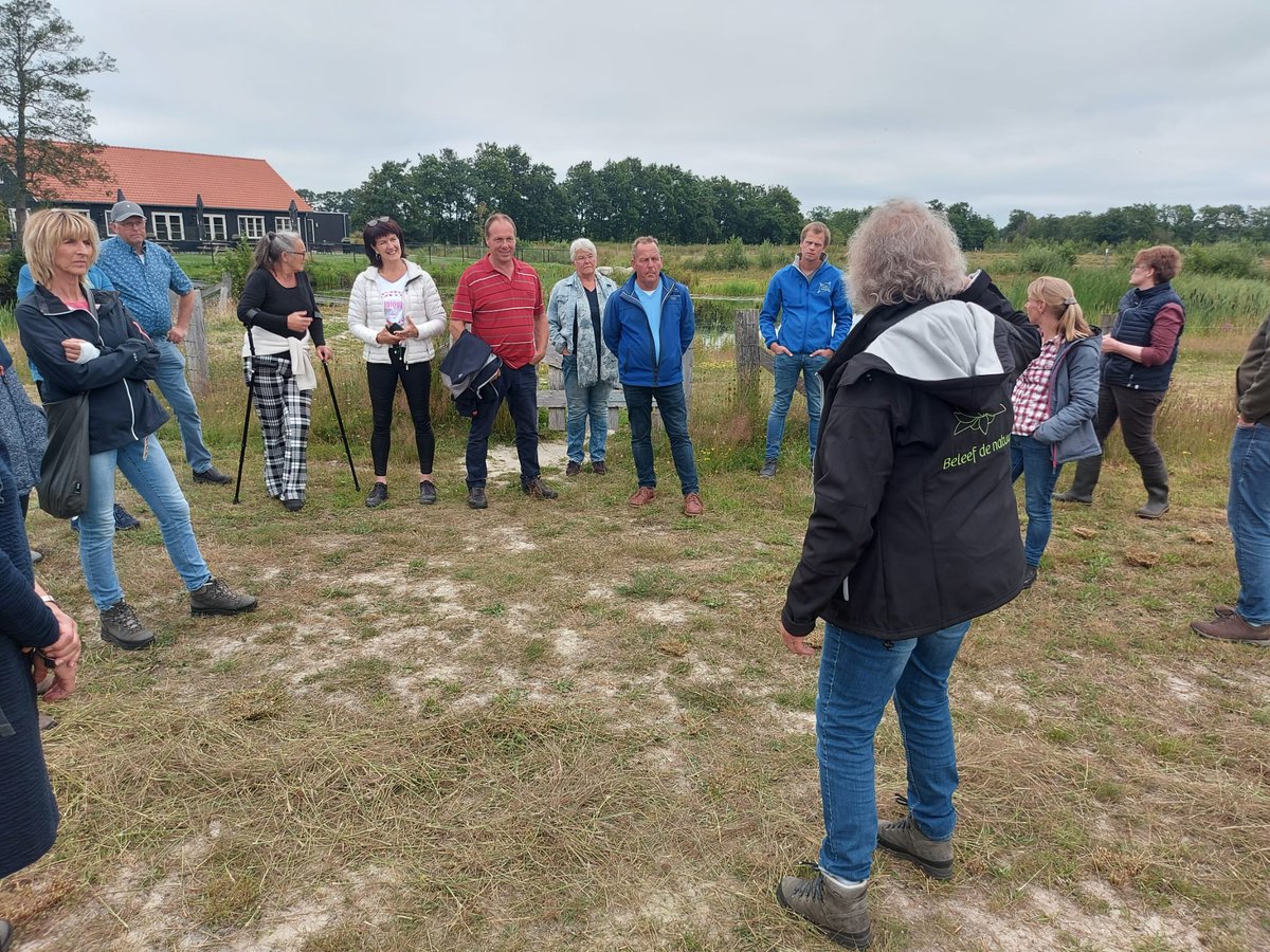 VerenigingNFW's tweet photo. Gisteravond een leuk en inspirerend weerzien met de deelnemers van de cursus Gastheer van het Landschap NFW van 2019 bij 'Om de Dobben'. Cursusleider Pyke Kroes en NFW-bestuurslid Pier Jan Boersma ondertekenden de certificaten die de deelnemers nog tegoed hadden. https://t.co/Bqxboic2iS