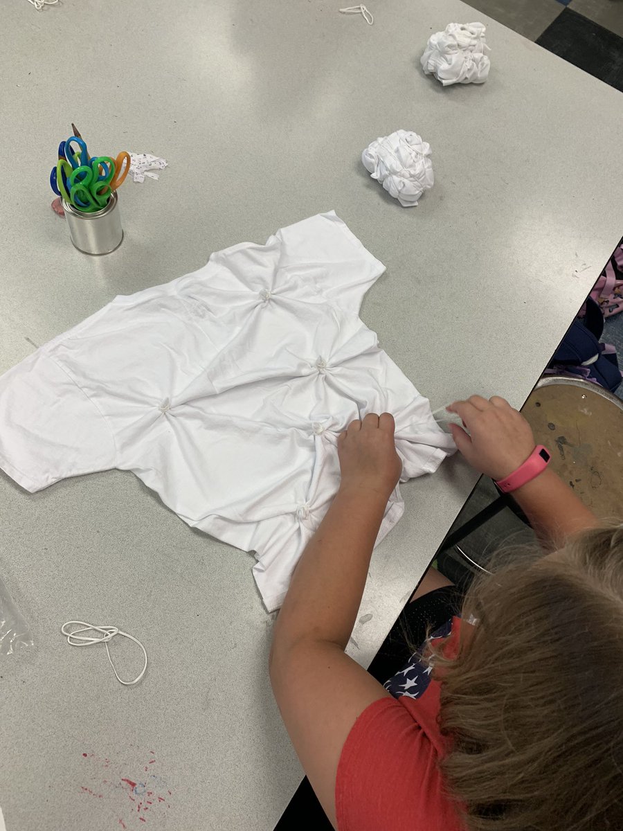 SdwView's tweet photo. The secret to the perfect Tye Dye? Itβs in the tying! π¨ βοΈ #SDWSummerLearning https://t.co/FS7euxw5GG