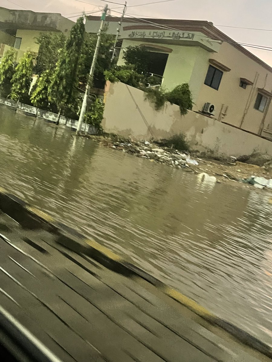 PaarasSattar's tweet photo. ایک چپ ہے جو نگلتی جارہی ہے شہر کو 
لیکن اس پر بولتا تو بھی نہیں ، میں بھی نہیں💔

#karachitoday #DHAKarachi #KarachiRain https://t.co/pu9RTMvFJb