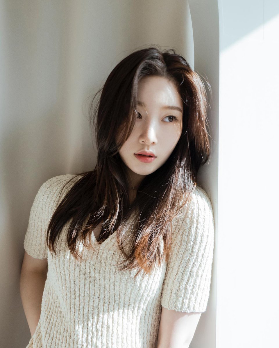 aerikane's tweet photo. Beautiful in white. 🌼 https://t.co/WCgb8ksNGC