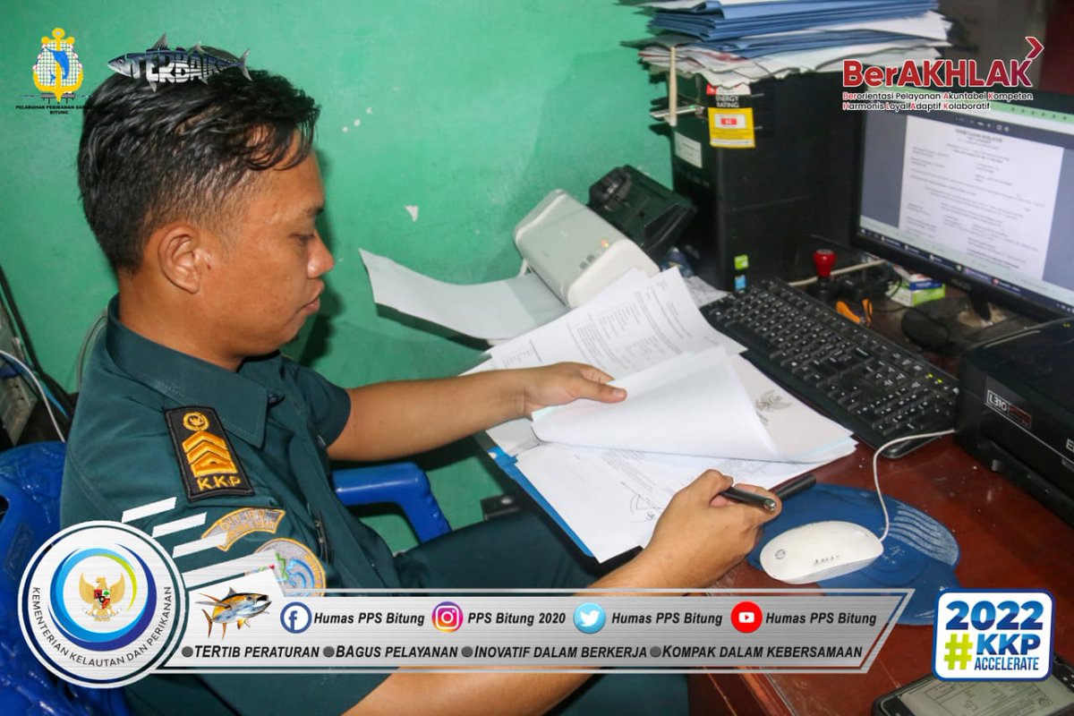 Humas_PpsBitung's tweet photo. (12/07) Aktivitas staf kesyahbandaran dalam pembuatan SPB bagi kapal yang sudah melakukan penguploadan di Aplikasi Teman SPB. Dan untuk #SahabatBahari yang mempunyai kapal dengan GT 10-20 sudah wajib untuk melakukan pengurusan SPB melalui Aplikasi Teman SPB
@adycandr @djpt_kkp https://t.co/9nb4ISddKl