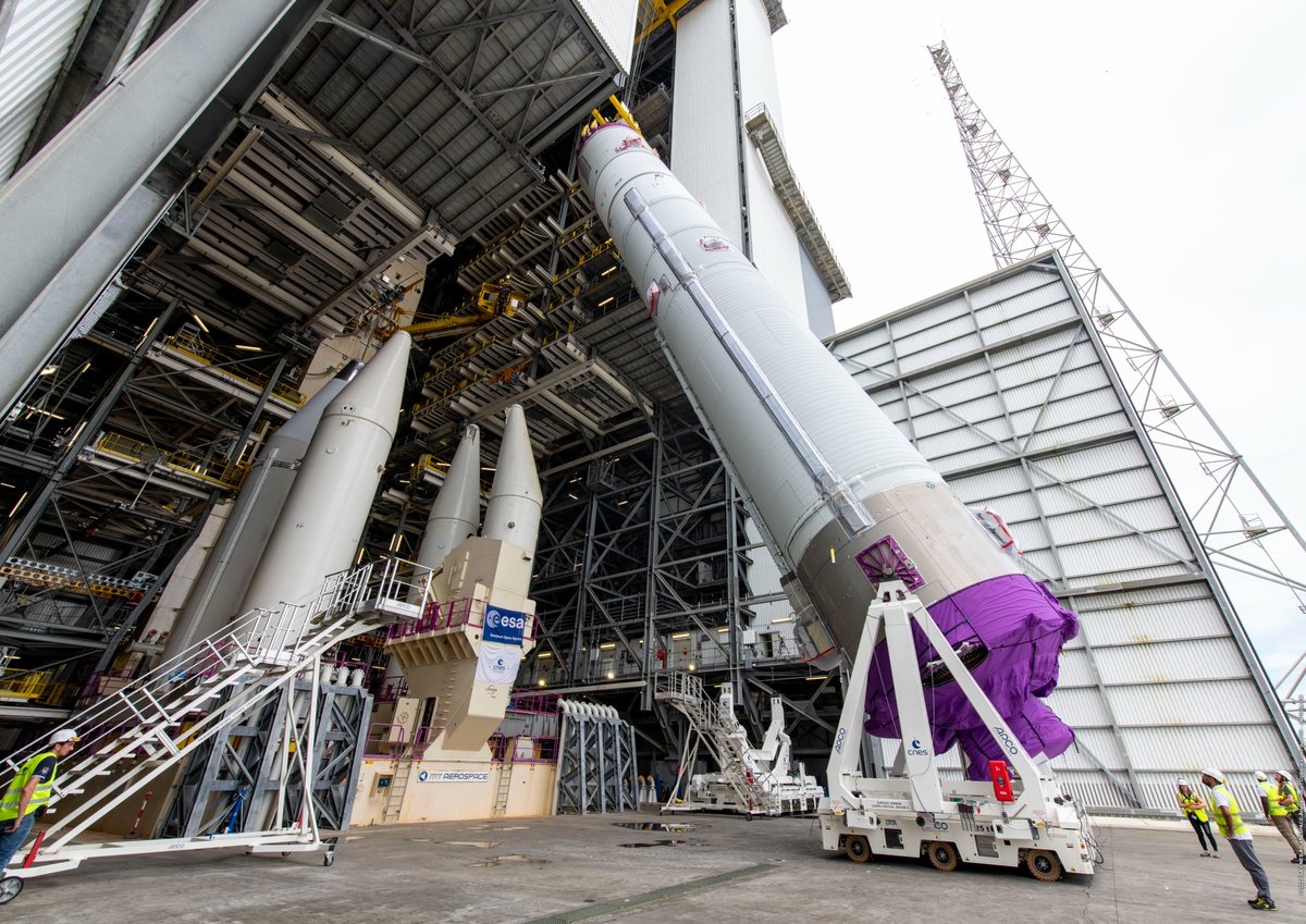 ArianeGroup's tweet photo. How to get a giant up 101. The first Ariane 6 central core was successfully transferred to its launch pad and moved into vertical position at the @EuropeSpacePort  in French Guiana. https://t.co/P6IEVYgMI4 #ArianeGroup #Ariane6 © on the pics https://t.co/8MYPpV9OG9