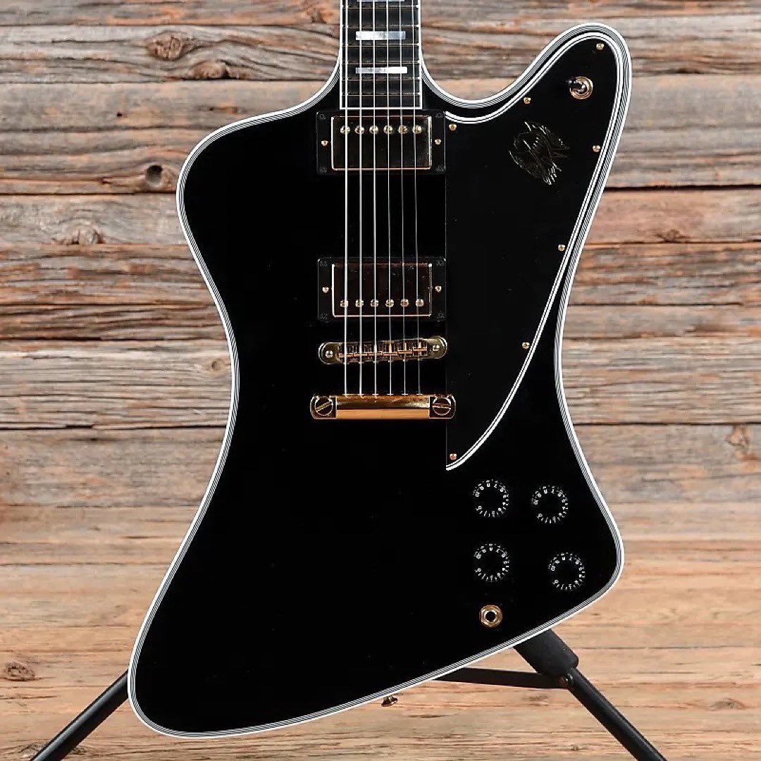 RichliteFretbrd's tweet photo. 2017 .@gibsoncustom Firebird in black. This one has a mahogany neck with a bound Richlite Fretboard and block inlays!
#makeitwithpaper
#richlitefretboard
#gibsoncustom
#reverb
#luthier
#whatsonyourbench
#gibsonguitar
#music
#sustainable https://t.co/0gZ7TWk8Io