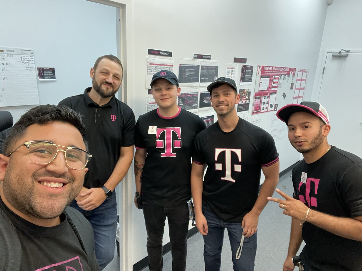 Great day onboarding our new Rockstar RSM at Roanoke VA and meeting this talented Frederick MD Market! Love seeing so much talent across SMRA Mid-Atlantic 💪