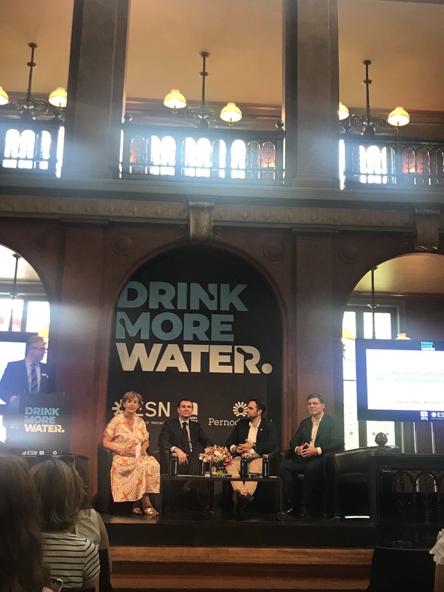 Met #drinkmorewater zet Pernod Ricard voor het 13e jaar op rij in op partnerships met Europese studenten door hen actief te betrekken bij #responsibleparty. Het bewijs dat onze sector deel kan zijn van de oplossing.