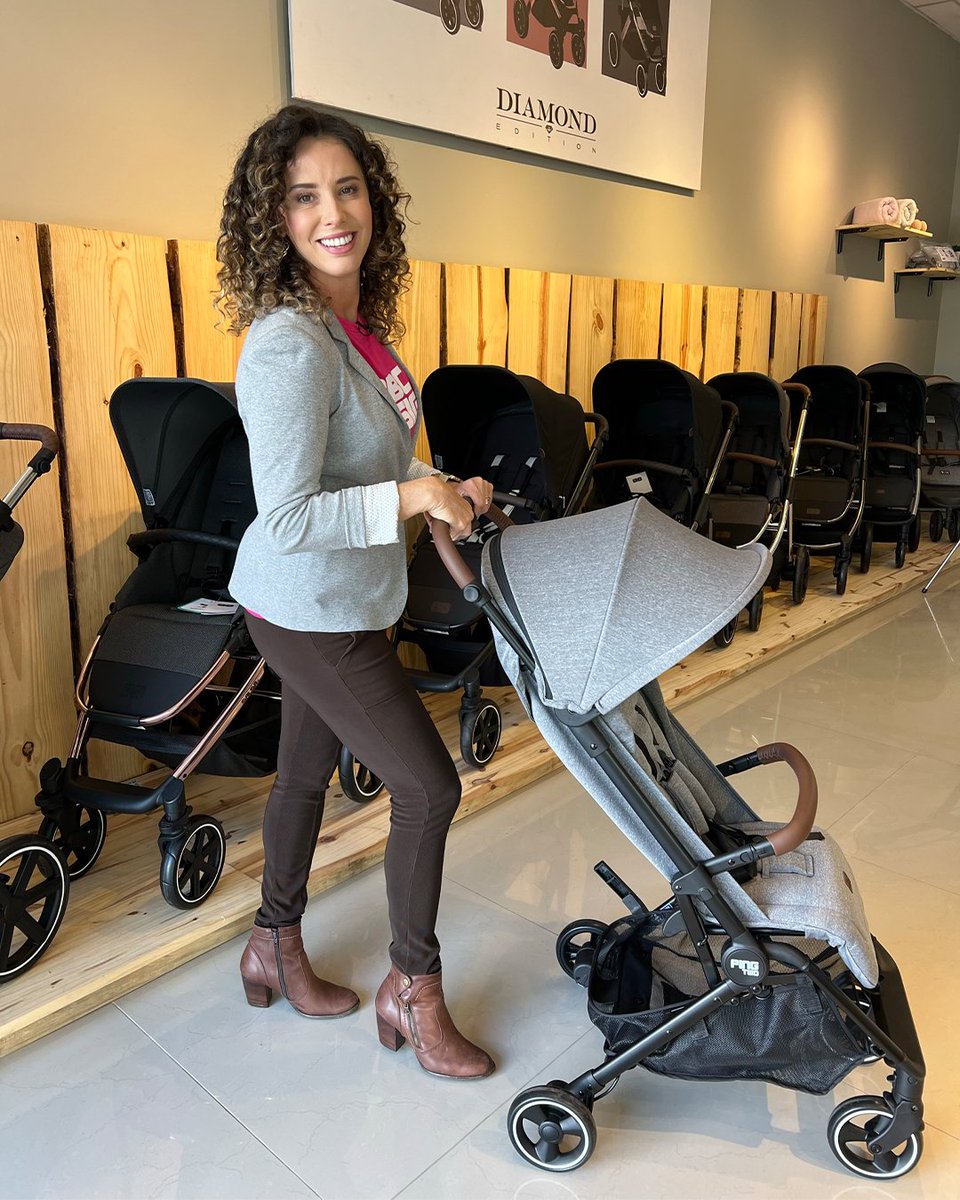 abcdesignbrasil's tweet photo. Procura um carrinho ultra compacto e que encaixa bebê conforto? Conheça o Ping Two da ABC Design 🤩❤️ Assista ao vídeo https://t.co/BVmlDrTsLi https://t.co/KTeH7ZmDWl