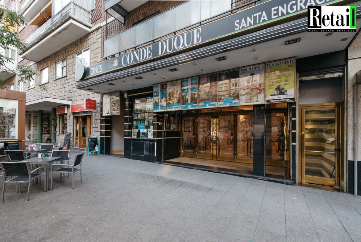 fernavarro17's tweet photo. Un Madrid que ya no será: hoy se ha anunciado el cierre de la sala El Junco, donde se podía disfruta de buenas jams de blues y jazz en Alonso Martínez. También el cierre de las salas de cine Conde Duque (Santa Engracia y Alberto Aguilera). Dramas culturales para Madrid. https://t.co/KBP03PUINF