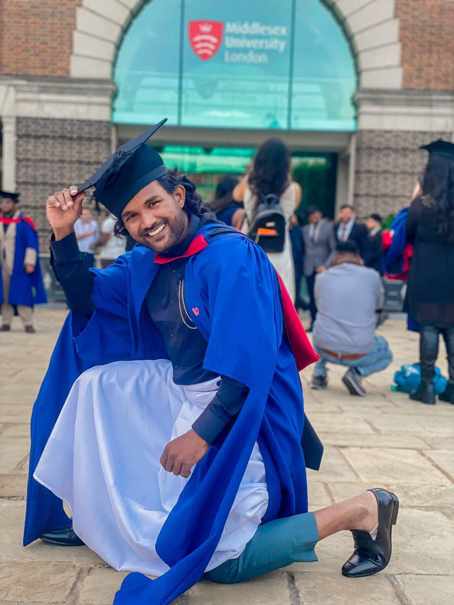 Alokuayya's tweet image. Graduating in style 💙🤍❤️ @MiddlesexUni 

#mdx #mdxgrad #graduation