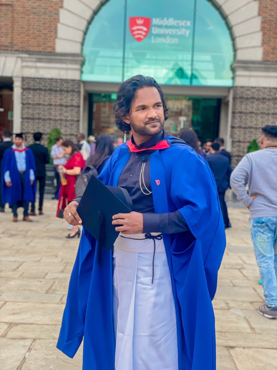 Alokuayya's tweet image. Graduating in style 💙🤍❤️ @MiddlesexUni 

#mdx #mdxgrad #graduation