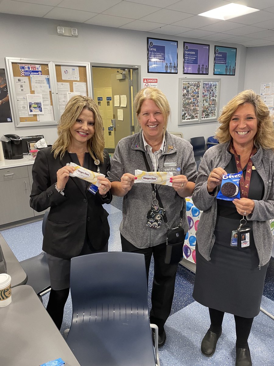 CLE enjoying some ice cream after the STARs today! Cheers to Joan Dunlap, Christine Mixter and Lisa Vermeesch celebrate a safe and successful morning ⁦@dtpilot19⁩ ⁦@BrianFKennedy⁩ ⁦@LouFarinaccio⁩ ⁦@goingplacesCLE⁩