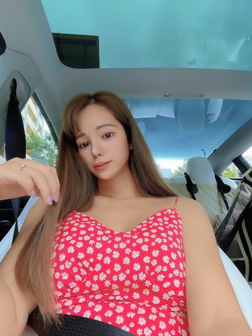 明日ナイトプールいくー❤️ https://t.co/ZT6nUJKZBd