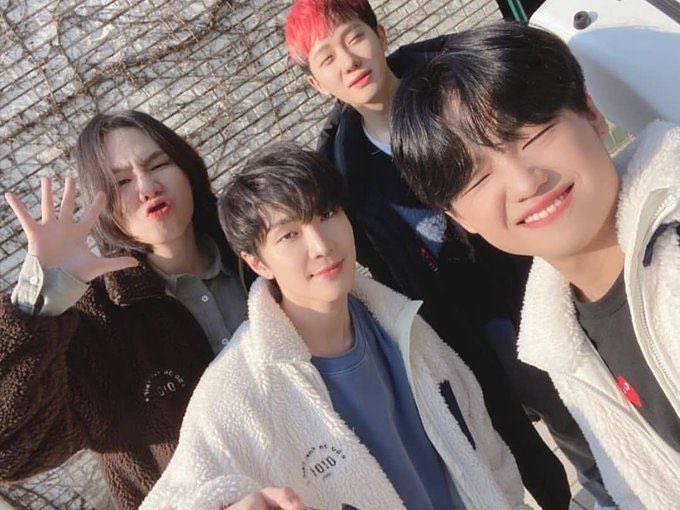 lochelliida's tweet photo. 보고싶닥오오오 https://t.co/8YGWOZlntm