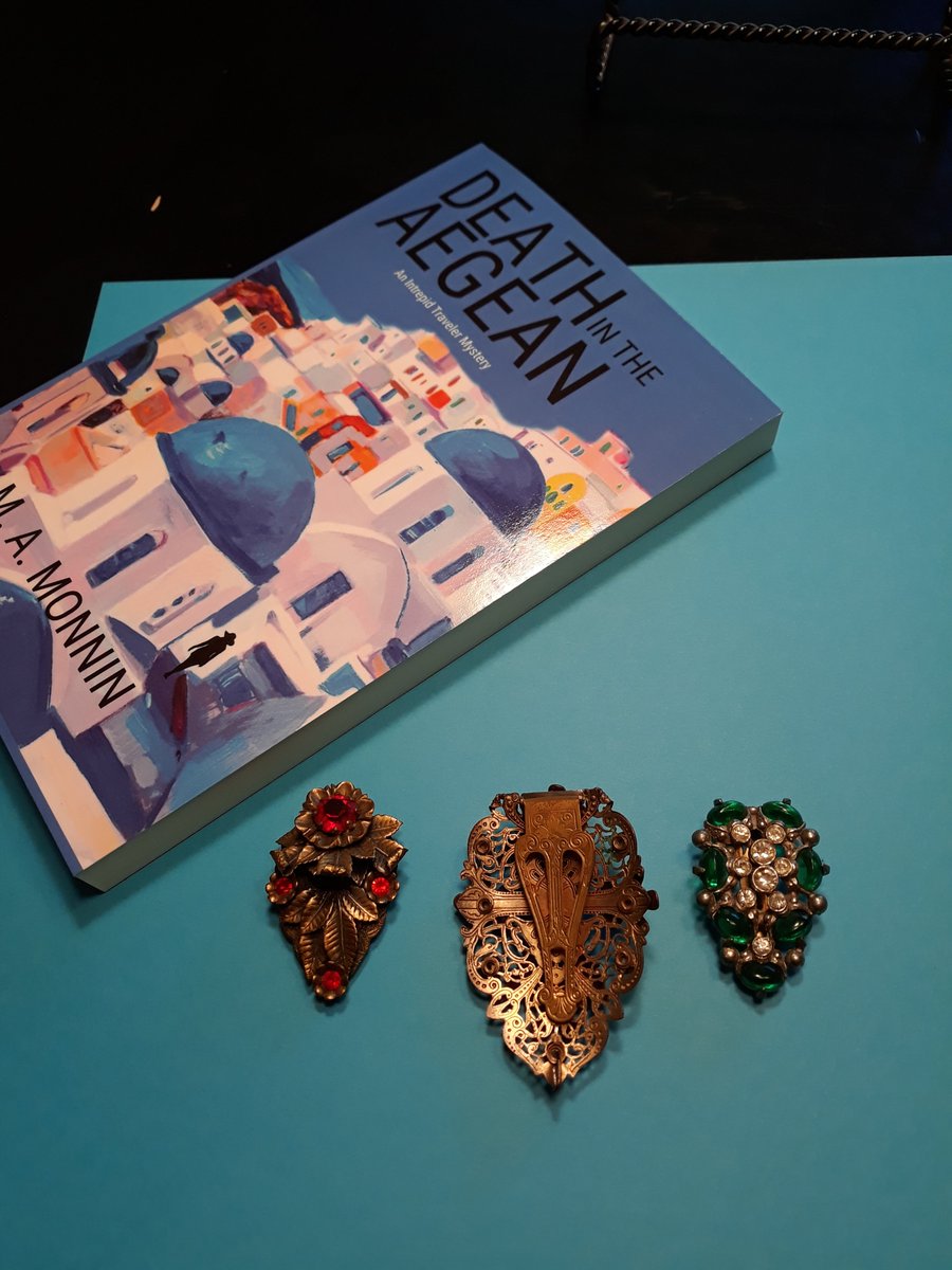 mamonnin1's tweet photo. Did you catch the dress clips Alice wore on Hotel Portofino Sunday on @PBS ? Not as flashy as Emma's in #DeathintheAegean. Here are a couple of mine. All costume jewelry.
#vintagejewelry #trinketTuesday #costumejewelry #dressclips #mystery
@ITWDebutAuthors @levelbestbooks https://t.co/M9b8AG6xCE