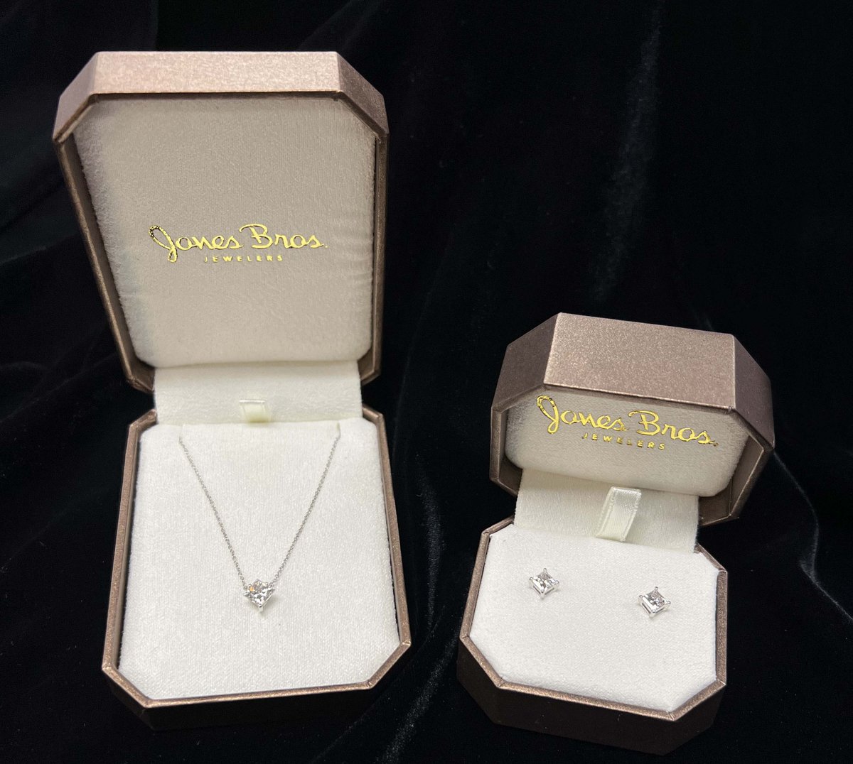 cwtcinc's tweet photo. Buy a ticket for the Diamond Raffle held at this year's CWTC Pathway Awards Dinner!  1st Prize is a Diamond Necklace and 2nd are Diamond Earrings, both from Jones Bros. Jewelers and valued at $1,200 each! 3rd Prize is $500 Cash. https://t.co/eFEzflhY83 Need not be present to win. https://t.co/0pE40DiyEJ