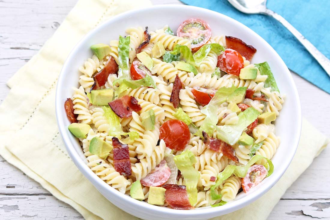 This perfect summer BLT Pasta Salad is #whatsfordinner.
fountainavenuekitchen.com/blt-pasta-sala… #fountainavnuekitchen #blt #summerrecipes #yum #pastasalad