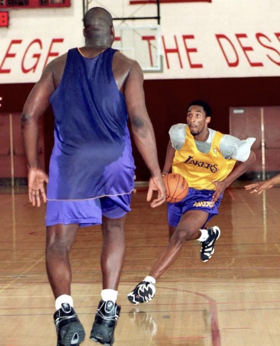 kobehighlight's tweet photo. Kobe Bryant and Shaq at Lakers practice (1997) 👀 https://t.co/RSgKxs7GWk