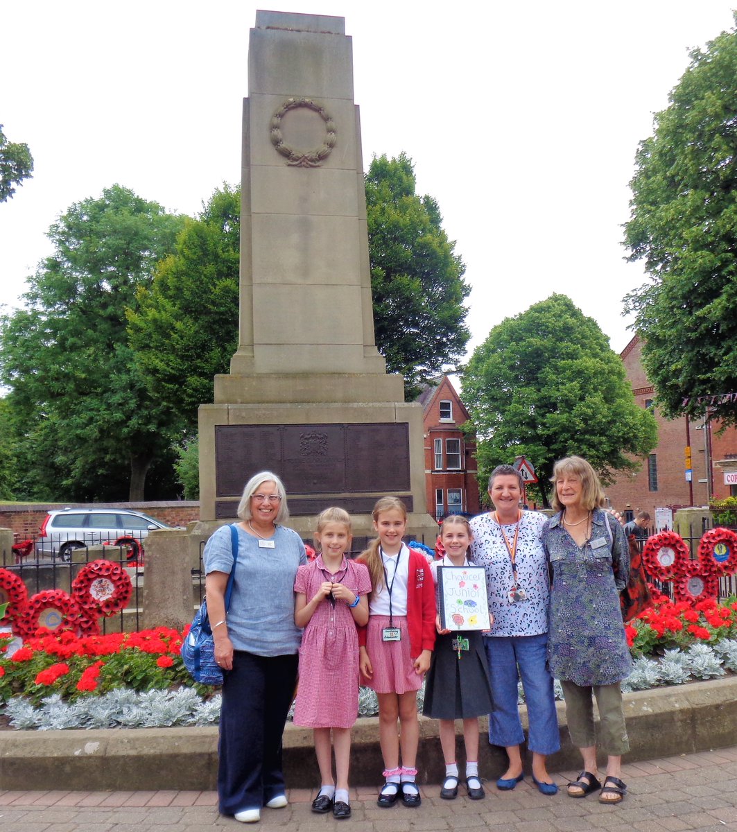 ChaucerJun's tweet photo. A proud morning for us speaking with the #EastMidlandsInBloom judges along with @ErewashBC as they came to judge our town #Ilkeston We told them all about the lovely things we have done over the past year in our #gardening club and why we love it so much ❤️ Mrs Wheatley #InBloom https://t.co/IIxOsvyo5Q