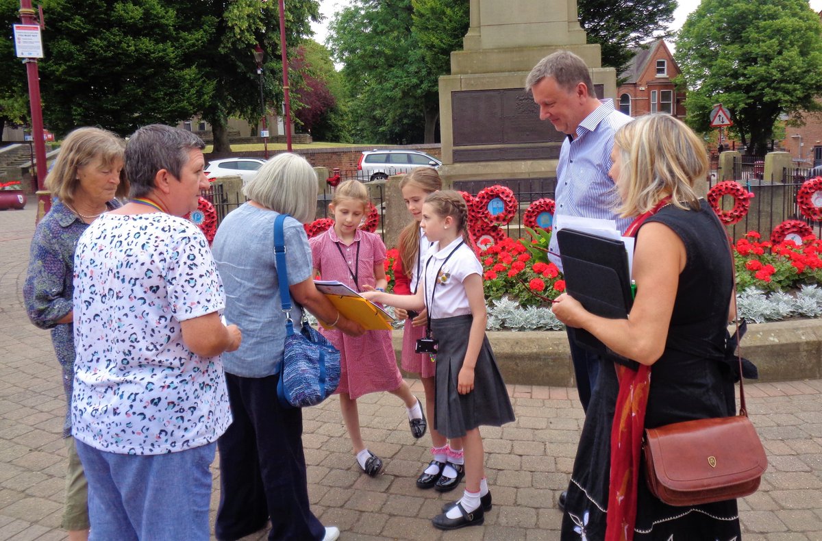 ChaucerJun's tweet photo. A proud morning for us speaking with the #EastMidlandsInBloom judges along with @ErewashBC as they came to judge our town #Ilkeston We told them all about the lovely things we have done over the past year in our #gardening club and why we love it so much ❤️ Mrs Wheatley #InBloom https://t.co/IIxOsvyo5Q