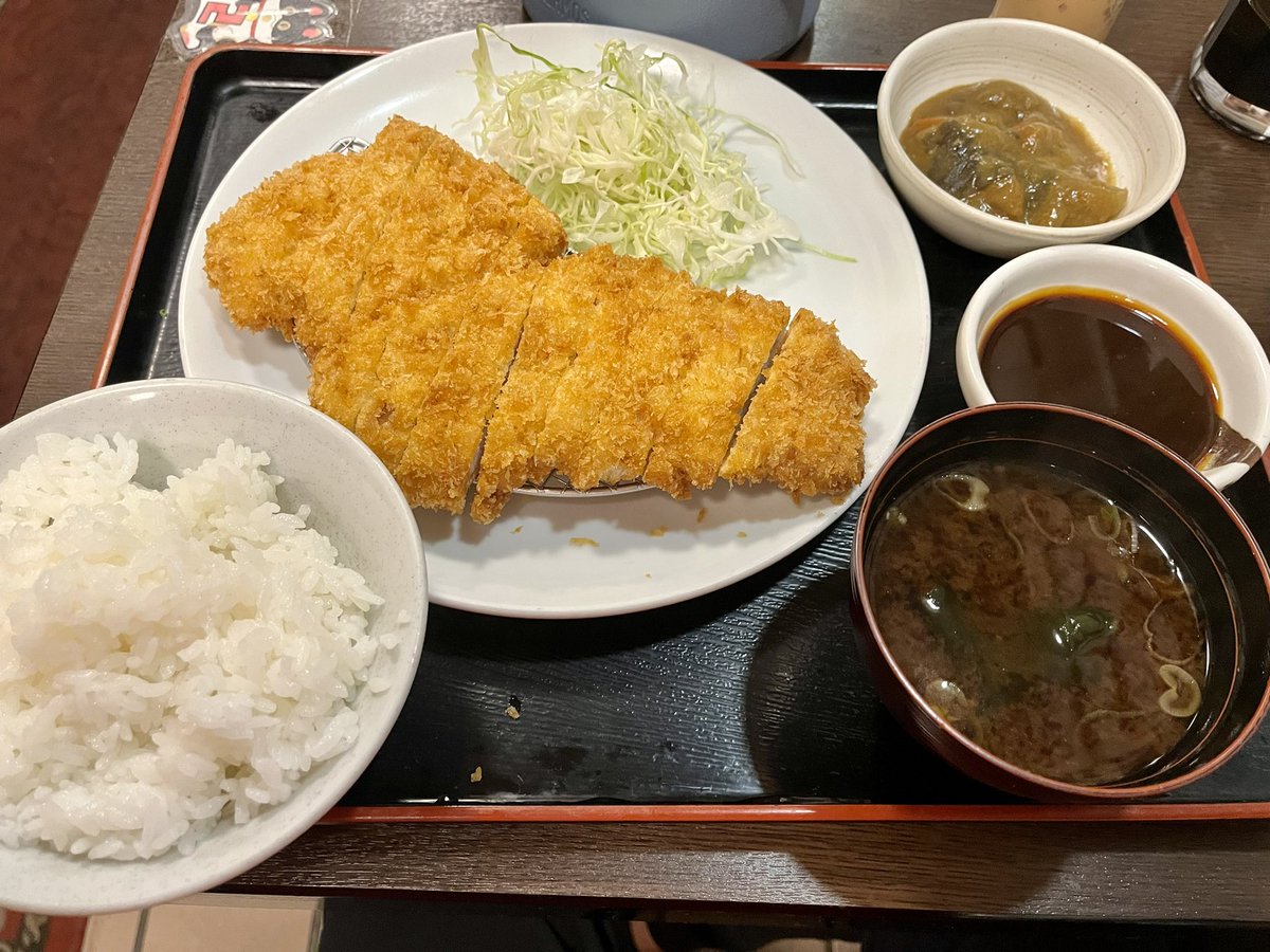今日は名古屋味噌カツ