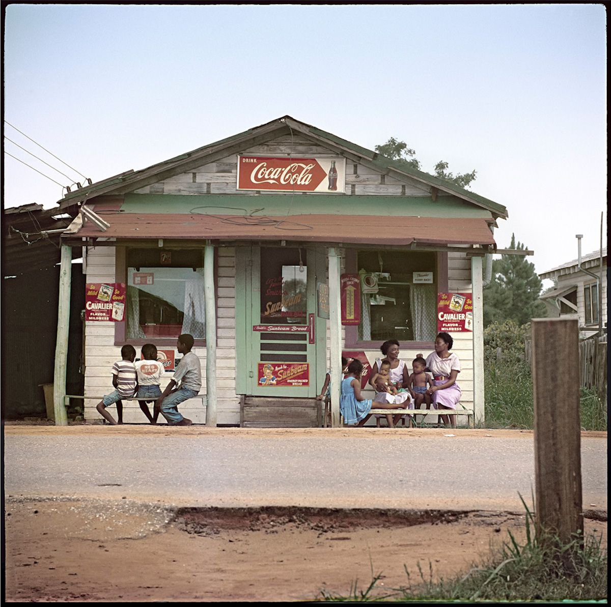 RT @blackityblvck: Alabama (1956)

Photographed by Gordon Parks https://t.co/VjhTPq0Hpq