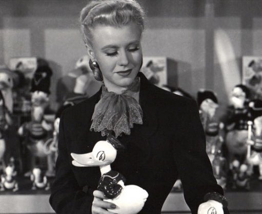jratm23's tweet photo. Parenthood in classic films is the topic for this @WatchWithJen S3:E17 as host @FilmIntuition welcomes guest & writer @reallybethann to discuss. Support & listen here. #WatchWithJen #BachelorMother #PennySerenade #NeverTooLate #ParenthoodInClassicFilm
https://t.co/B17zitXFoa https://t.co/jbr90dyKA4