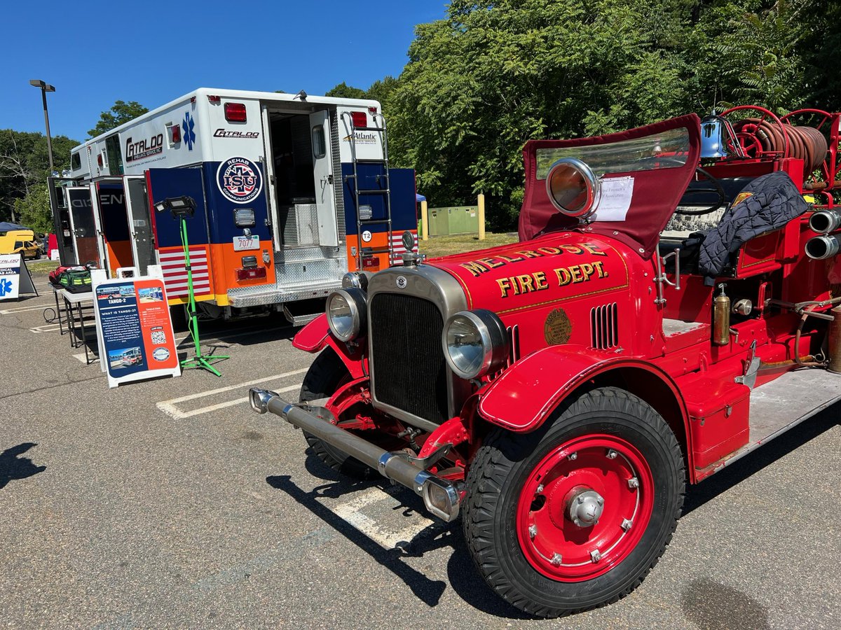 tango_cas's tweet photo. Tango Tuesday! Look at this great shot from Cops and Cars. Old vs New!

#EMS #Tango2 #WeAreRehab https://t.co/GFCtNSq00O