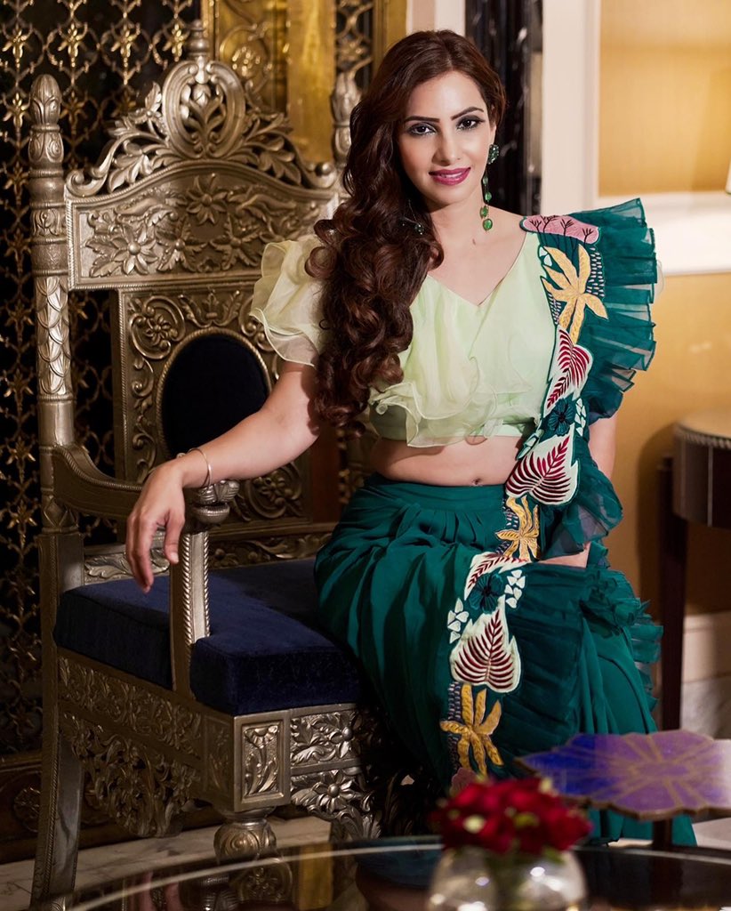 AnchorPiya's tweet photo. Jaipur Event Day 3 Look 5 #anchorpiya #earlythrowback #thismonth
#weddingplanner @studioeventz
#drapesaree @tehhzeeb_couture
#photography @anmlchndna
#property @theleelapalacejaipur https://t.co/eYTNWdRQqz